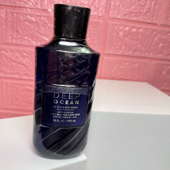 Bath & body works deep Ocean 3-1 body wash - Picture 3 of 5